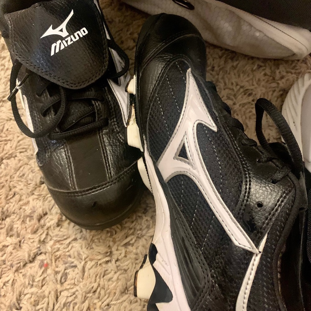 Softball cleats 9 spike Size 7